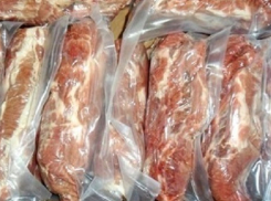 Под Таганрогом задержали фуру с контрафактной украинской говядиной под видом свинины