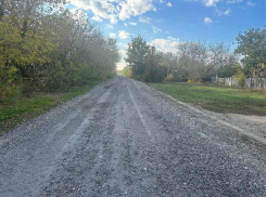В хуторе под Таганрогом отсыпали дорогу, но асфальтировать не планируют