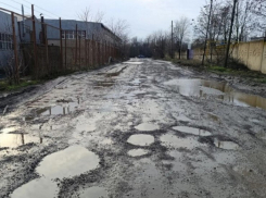 Попал в «красную зону» и возглавил рейтинг самых «убитых» дорог: Таганрог пообещал отремонтировать все ямы до конца мая