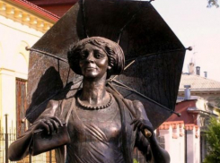 Календарь: 10 лет со дня открытия памятника Раневской в Таганроге