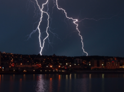 В Таганроге ожидают грозу и ветер