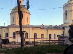 Забор склада вокруг Никольской церкви в Таганроге частично разобрали 