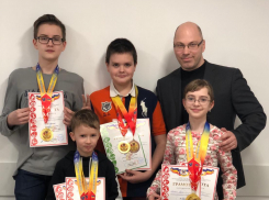 Таганрогские дети победили в областных соревнованиях по шахматам