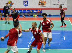 В Таганроге стартовал гандбольный предсезонный турнир 