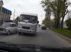 В Таганроге водитель маршрутки пытался спровоцировать ДТП
