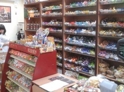 Поступившие в продажу конфеты, выпущенные в прошлом веке возмутили жителей Таганрога