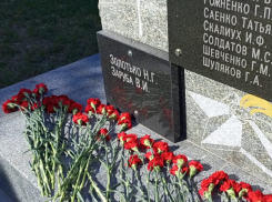 Сотрудники Водоканала возложили цветы героям Великой Отечественной 
