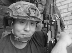 Погибшего в зоне СВО Евгения Ким из Николаевки похоронят под Таганрогом