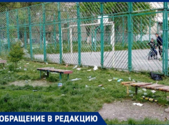 В Таганроге детская площадка на ул.Чехова 322-А превратилась в помойку