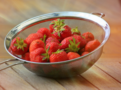 Что потребуется кроме зрения: как выбрать не отравленную клубнику - совет таганрожцам