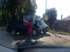 В Таганроге из-за нерасторопных сотрудников ГИБДД автомобилисты застряли в пробке