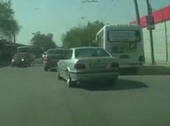 Агрессивного гонщика на иномарке засекли на дорогах Таганрога автолюбители