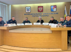 В центре Таганрога работают сапёры, а родители просят отменить занятия в школах