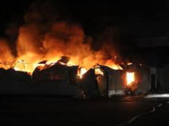Под Таганрогом сгорели 300 квадратных метров складов