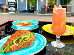 Спасут вас в жару прохладные напитки и окрошка с лососем 