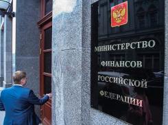 «Поднять с колен или опустить на дно»