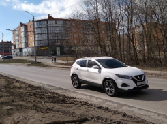 Только в калошах и уворачиваясь от машин: микрорайоны в Таганроге построили, а тротуары - нет