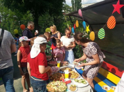Таганрожцы познакомились с соседями на общем празднике