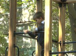 Таганрог - в отстающих: Слюсарь рассказал о строительстве детских площадок