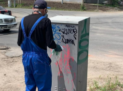  Наказание или показуха? – таганрожцы стали сомневаться в «отработке» вандала, разрисовавшего трамвай