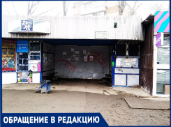   «Как с прошлого века»: кошмарное состояние остановки Николаевский рынок в Таганроге