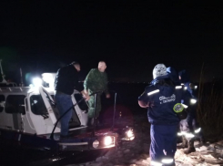 Четверых подростков спасли с дрейфующей льдины в Таганроге