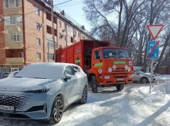Парковка у мусорных баков: почему из-за одной машины может не приехать мусоровоз