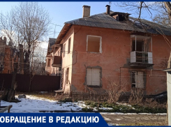Таганрожцы просят снести аварийный дом, в котором собираются школьники и сомнительные личности 