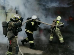 В Таганроге сгорела хозяйственная постройка на площади Мира
