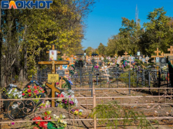 Шлак на кладбище доставляет неудобства таганрожцам 