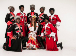 Для праздничного настроения таганрогских женщин песни споют  казаки-негры  из Краснодара