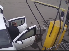 Извращенец в Таганроге  при детях использовал автомойку для своих утех