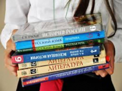 Таганрогские школы обеспечены учебниками к новому учебному году на 100%