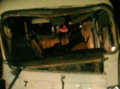 В Ростове маршрутка Ростов-Таганрог врезалась в грузовик