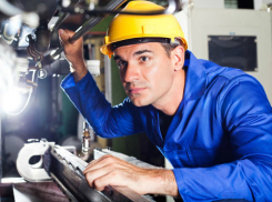 В Таганроге губернатор уверенно сказал, что безработицы у нас не будет, можно всем ехать в Москву