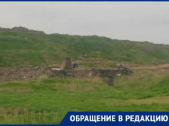 Вместо того, чтобы вывезти мусор с полигона ТБО, его высыпают прямо в карьер у жилых домов
