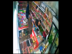 В Таганроге среди бела дня ограбили магазин