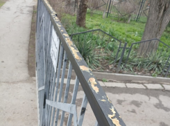 «Вонючий способ» приучить детей к хождению в другую дверь в СШ № 12 Таганрога обернулся неприятностями для взрослых