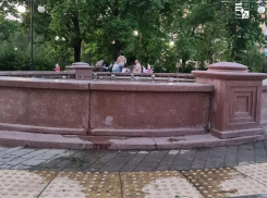 Снова в Таганроге потёк фонтан за 5 млн, который сделали из гранитной крошки