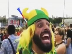 Бразильский журналист, герой интернета, «появился» на ноге у таганрожца