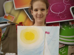 Даша Фролова нарисовала себя на яхте с белоснежным парусом