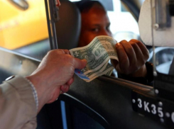 Таганрог входит в «топ-3» городов, где чаще всего оставляют чаевые таксистам