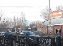 В Таганроге дети и их родители рискуют жизнью по дороге в школу