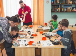 Первый старт по знакомству с робототехникой сделали дети   в социальном приюте Таганрога