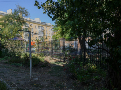  УК «Марион» в Таганроге, наплевав на решения суда, не спешит убирать воздвигнутый забор и исправлять свои ошибки