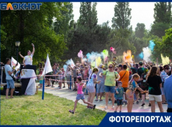 Фестиваль красок прошёл на Пушкинской набережной Таганрога