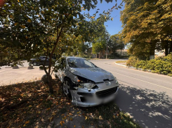 «Бьются стабильно каждый месяц»: в Таганроге на перекрестке ул. Розы Люксембург постоянно происходят ДТП