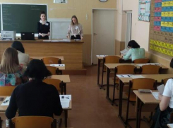 И снова в школу: родители таганрогских выпускников попробовали сдать ЕГЭ 