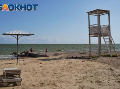 В Таганроге начали готовить пляжи к купальному сезону: обработка от клещей, очистка дна и свежий песок