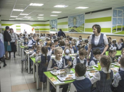 Роспотребнадзор запретит таганрогским школьникам приносить еду из дома 